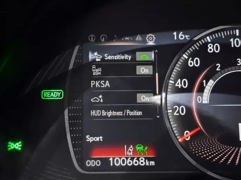2021 Lexus ES с пробегом 100 668 км