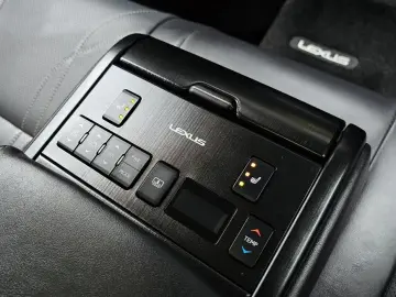 2021 Lexus ES с пробегом 100 668 км