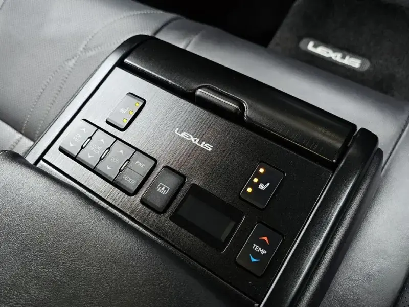 2021 Lexus ES с пробегом 100 668 км
