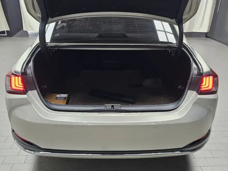 2018 Lexus ES с пробегом 92 363 км