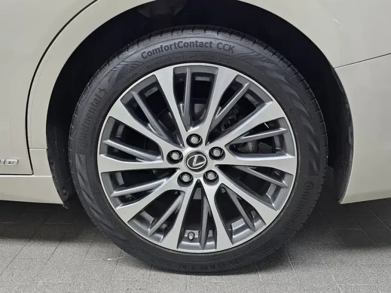 2018 Lexus ES с пробегом 92 363 км