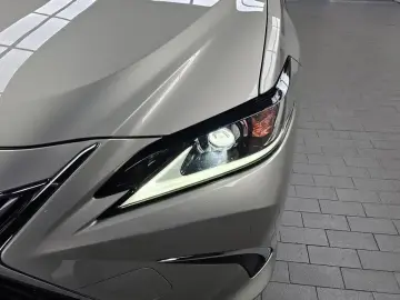 2018 Lexus ES с пробегом 92 363 км