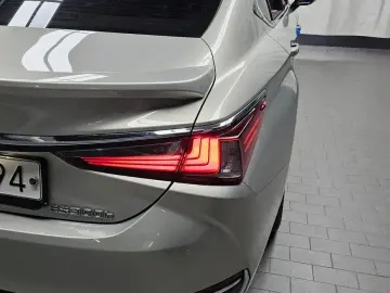 2018 Lexus ES с пробегом 92 363 км