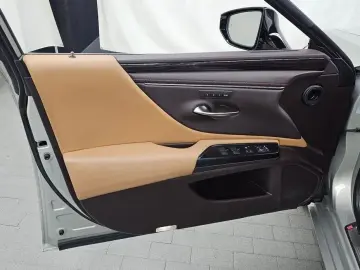 2018 Lexus ES с пробегом 92 363 км