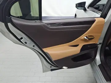 2018 Lexus ES с пробегом 92 363 км