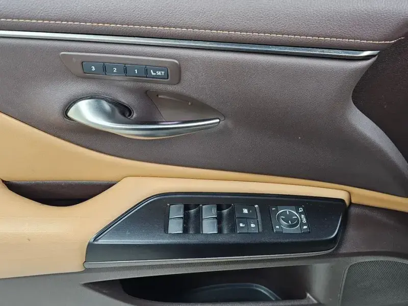 2018 Lexus ES с пробегом 92 363 км