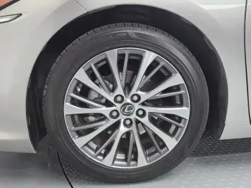 2018 Lexus ES с пробегом 117 235 км