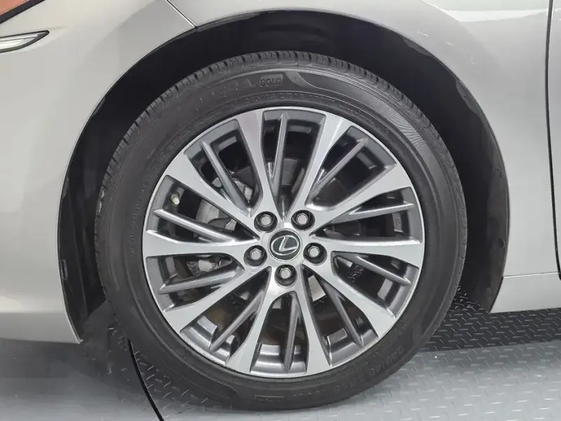 2018 Lexus ES с пробегом 117 235 км