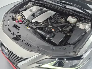 2018 Lexus ES с пробегом 117 235 км