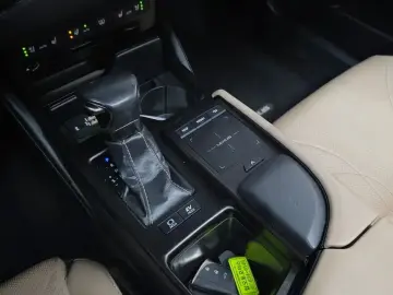 2018 Lexus ES с пробегом 117 235 км