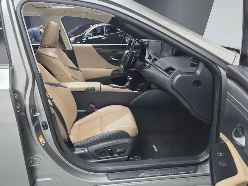 2018 Lexus ES с пробегом 117 235 км