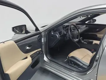 2018 Lexus ES с пробегом 117 235 км