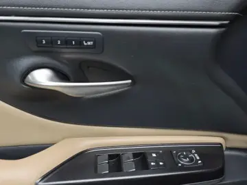 2018 Lexus ES с пробегом 117 235 км