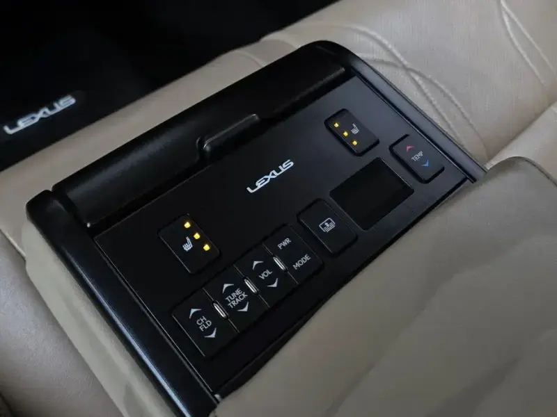 2018 Lexus ES с пробегом 117 235 км