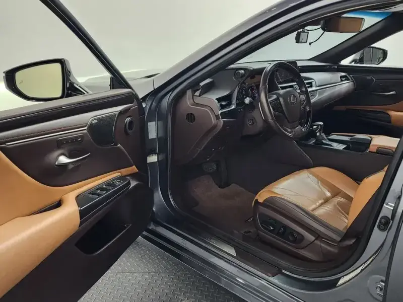 2019 Lexus ES с пробегом 78 838 км