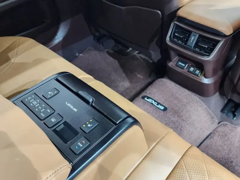 2019 Lexus ES с пробегом 78 838 км