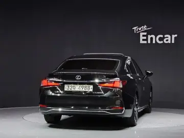2018 Lexus ES с пробегом 111 316 км
