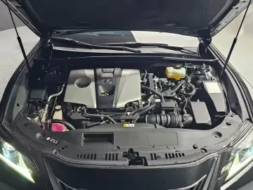2018 Lexus ES с пробегом 111 316 км