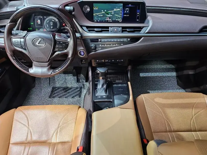 2018 Lexus ES с пробегом 111 316 км