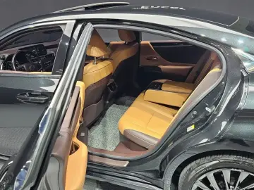 2018 Lexus ES с пробегом 111 316 км