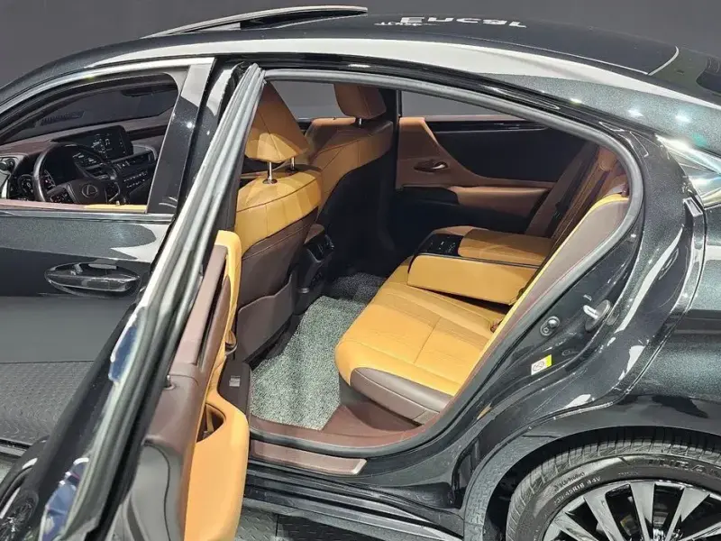 2018 Lexus ES с пробегом 111 316 км