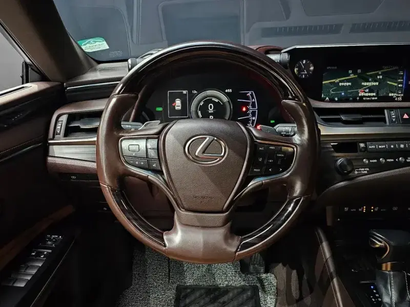 2018 Lexus ES с пробегом 111 316 км