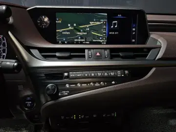 2018 Lexus ES с пробегом 111 316 км