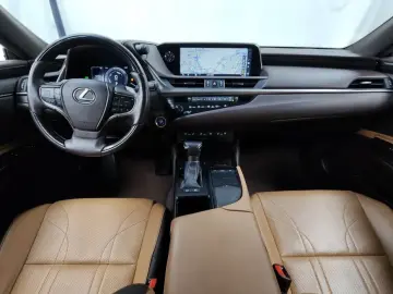 2018 Lexus ES с пробегом 111 004 км