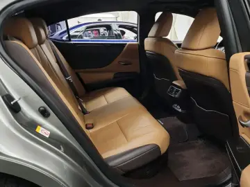 2018 Lexus ES с пробегом 111 004 км