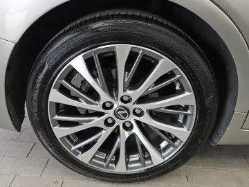 2019 Lexus ES с пробегом 173 021 км