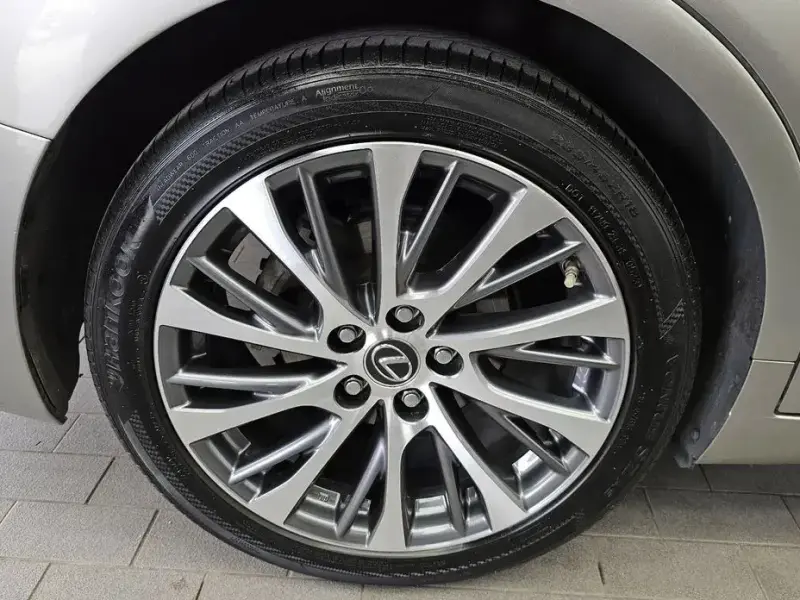 2019 Lexus ES с пробегом 173 021 км