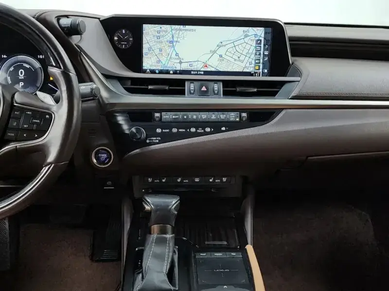2018 Lexus ES с пробегом 111 004 км