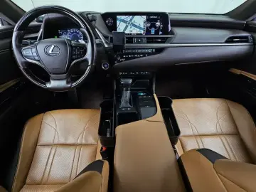 2019 Lexus ES с пробегом 173 021 км