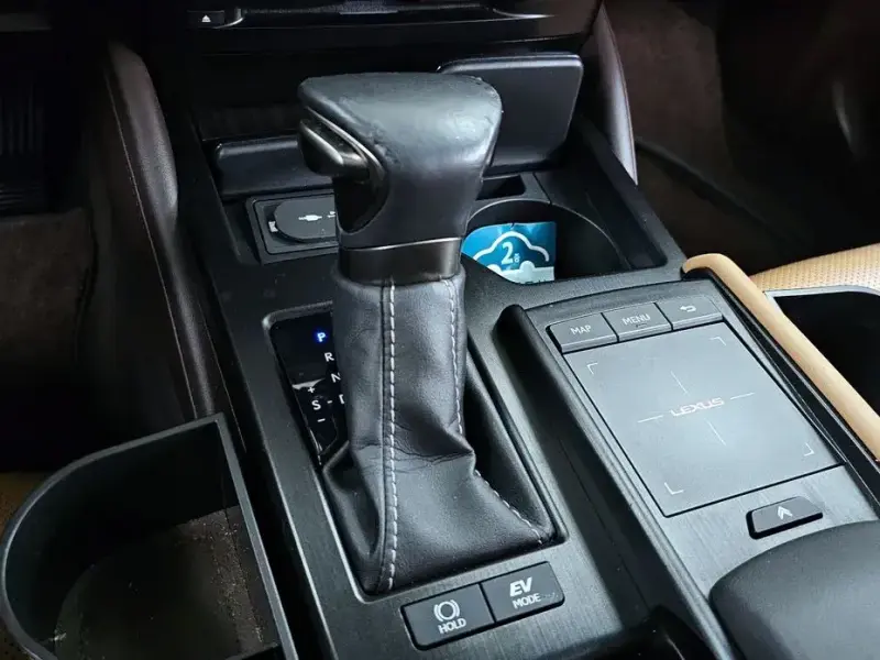 2019 Lexus ES с пробегом 173 021 км