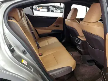 2019 Lexus ES с пробегом 173 021 км