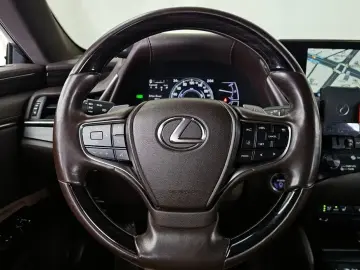 2019 Lexus ES с пробегом 173 021 км