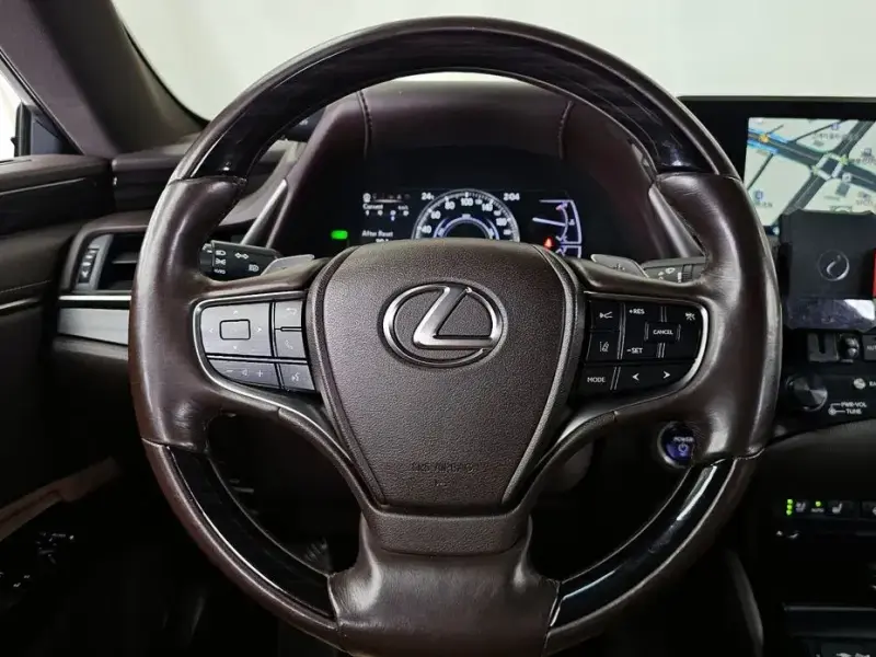 2019 Lexus ES с пробегом 173 021 км