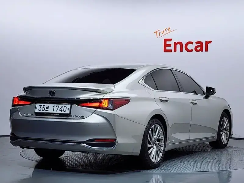 2019 Lexus ES с пробегом 37 966 км