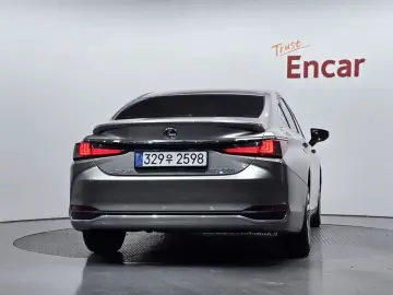 2021 Lexus ES с пробегом 97 461 км