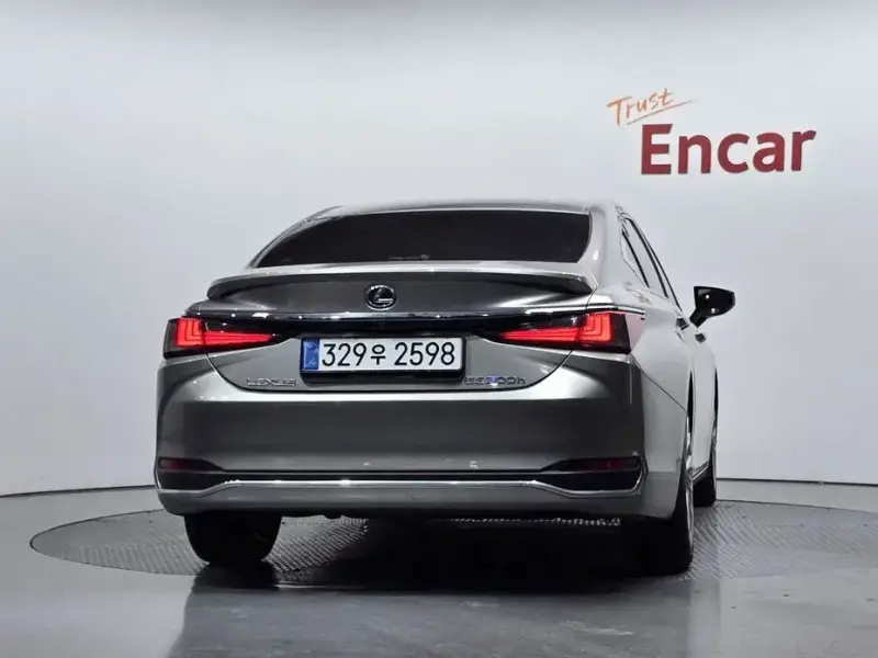 2021 Lexus ES с пробегом 97 461 км