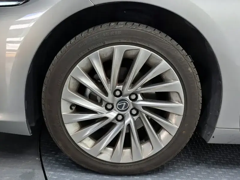 2021 Lexus ES с пробегом 97 461 км