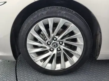 2019 Lexus ES с пробегом 37 966 км