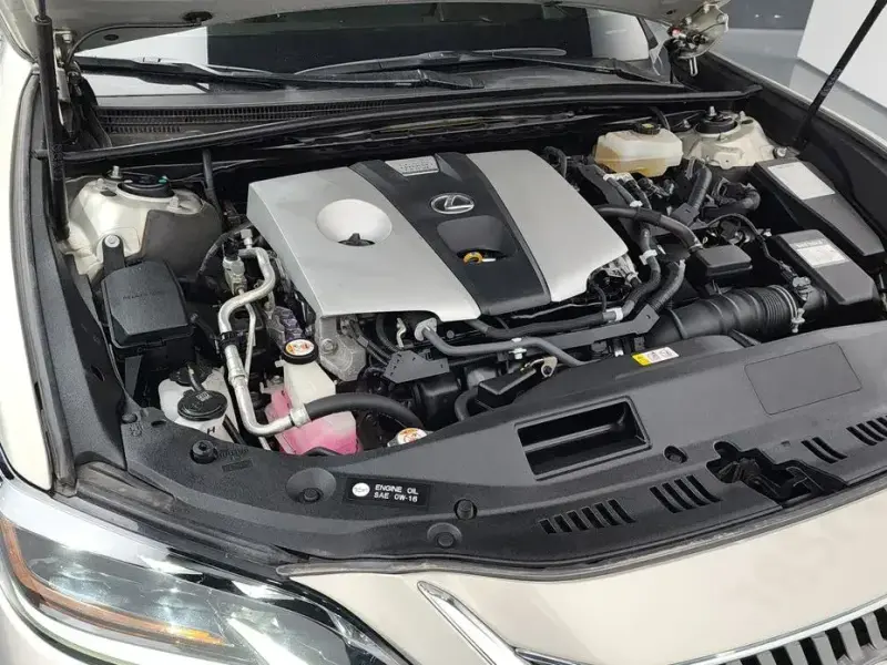 2019 Lexus ES с пробегом 37 966 км