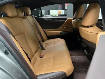 2021 Lexus ES с пробегом 97 461 км
