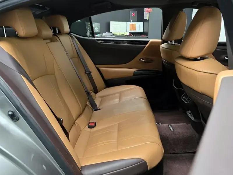 2021 Lexus ES с пробегом 97 461 км