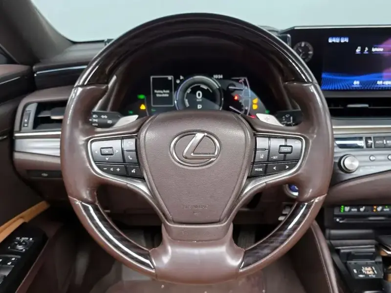 2021 Lexus ES с пробегом 97 461 км
