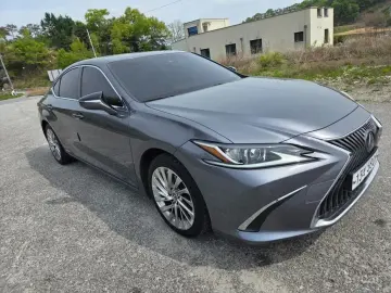 2019 Lexus ES с пробегом 76 680 км