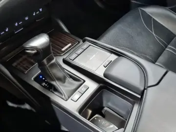 2018 Lexus ES с пробегом 122 170 км