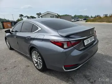 2019 Lexus ES с пробегом 76 680 км