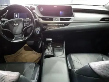2018 Lexus ES с пробегом 122 170 км